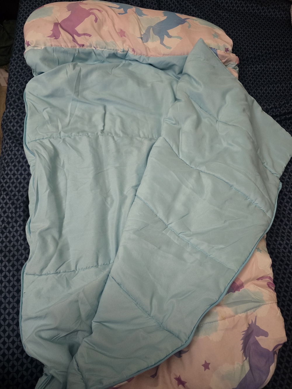 Kids Unicorn Fitted Sleeping Bag - Picture 2 of 4